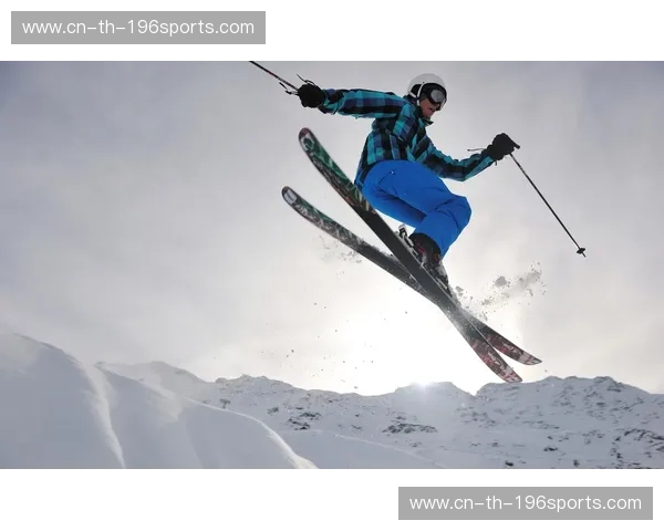 赛季滑雪：挑战雪山，释放激情